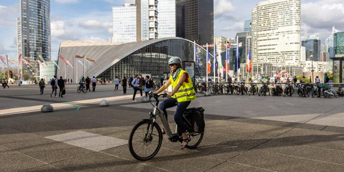 Bonnes pratiques à vélo à Paris La Défense